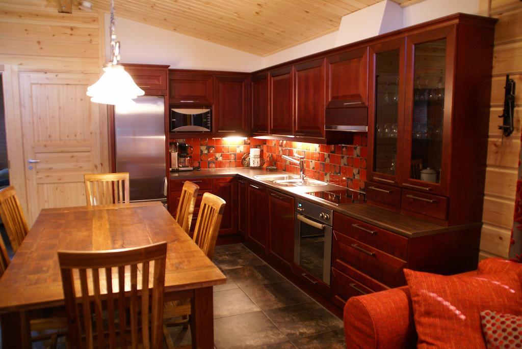 Kartanohotelli Satulinna Huvilat Hirvensalmi Habitación foto